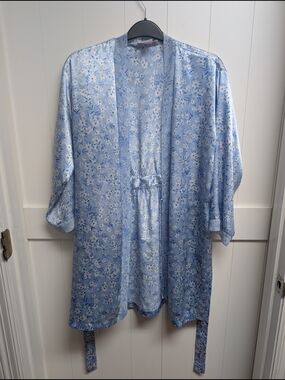 Oscar de la Renta Pink Label Light Blue Floral Satin Kimono Robe